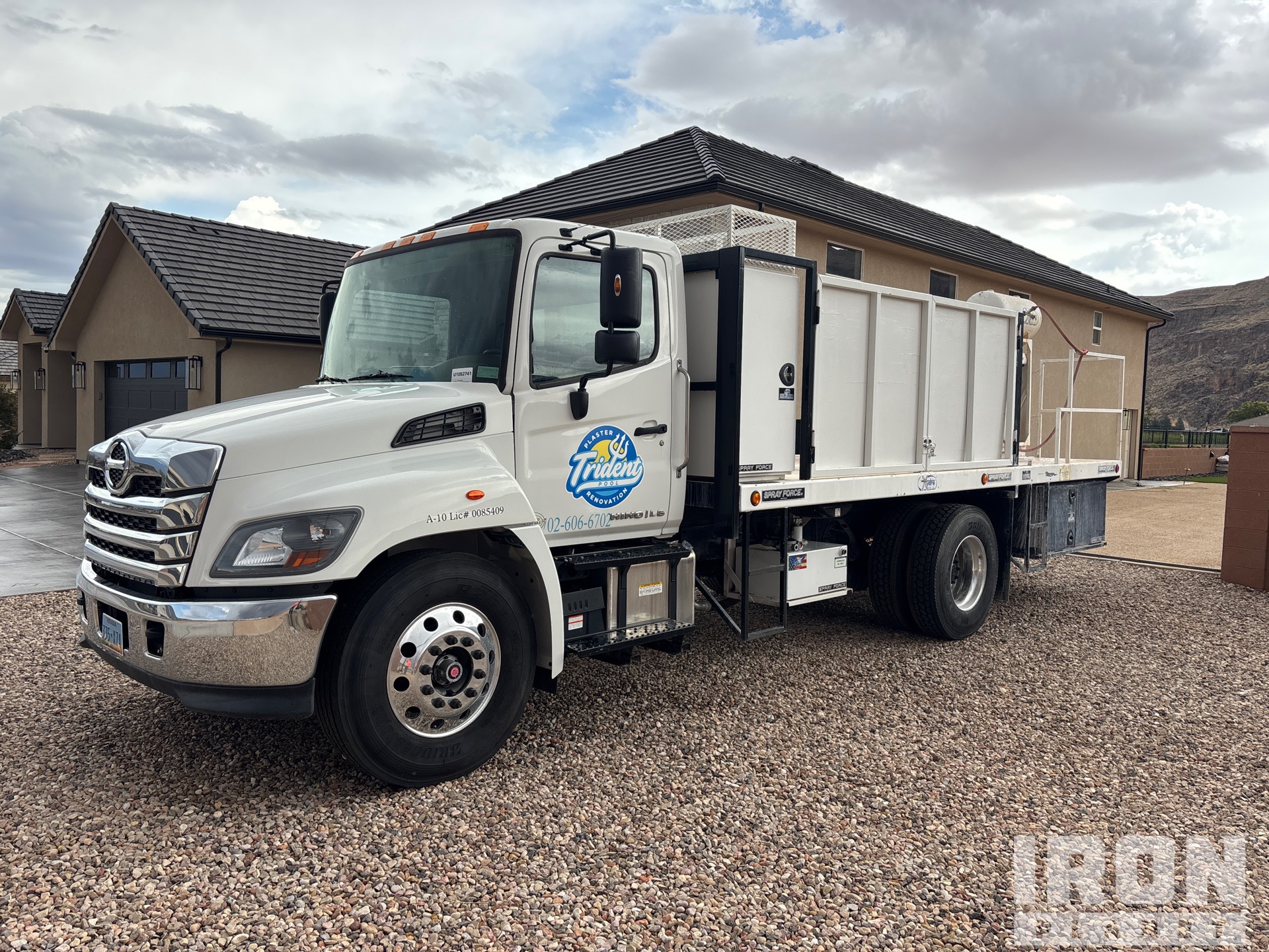 2023 Hino L6 4x2 Spray Force Plaster شاحنة مسطحة