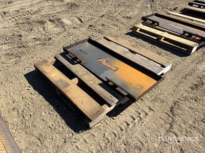 PABREAK UAP28 45 in Skid Steer Attachment Mounting Plate (Unused)