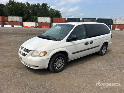 2005 Dodge Caravan SE Busje