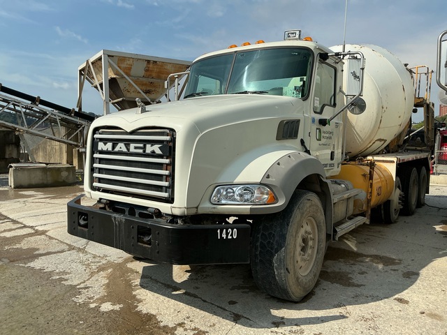 2015 Mack GU813 8x4 Mixer Truck 2015 Mack GU813 8x4 Mixer Truck