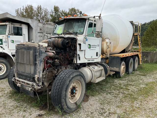 2013 Peterbilt 365 8x4 Mixer Truck (Inoperable) 2013 Peterbilt 365 8x4 Mixer Truck (Inoperable)