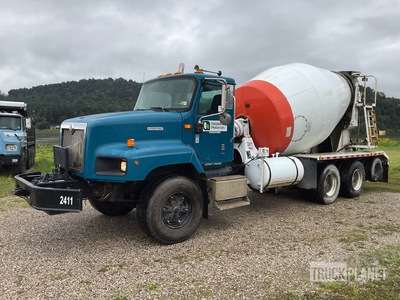 2001 International DF567 Mixer Truck