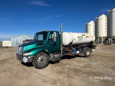 2002 International MA025 4735 L 4x2 NH3 Fertilizer Nurse Truck