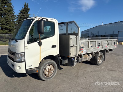 2017 Hino 195 4x2 Flatbed Truck
