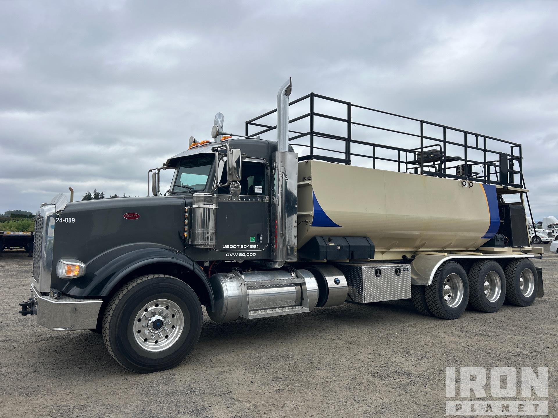 2021 Peterbilt 367 8x6 Hydroseeder Tri/A Day Cab Truck Tractor