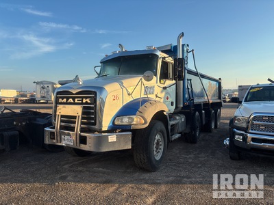 2016 Mack GU813 8x4 Camion à benne basculante Tridem