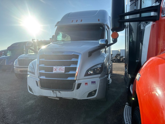 2018 Freightliner Cascadia 126 6x4 T/A Sleeper Truck Tractor (Inoperable)