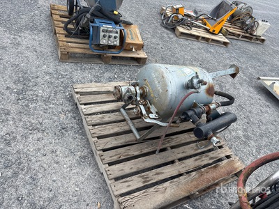 Sand Blast Pot Divers