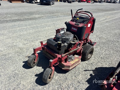 2023 Toro 4x2 Stand-On Rasa erba