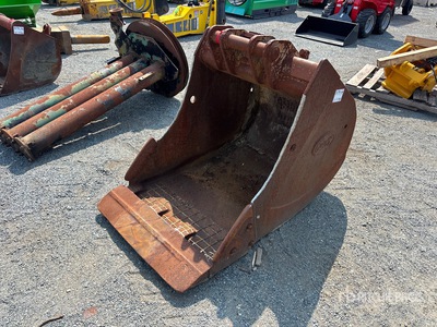 Geith 36 in Digging Excavator Bucket