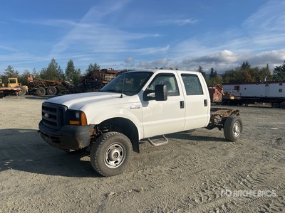 2006 Ford F-350 XL 4x4 Crew Cab Cabina y chasis