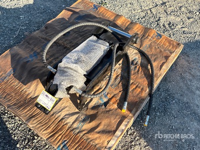 2026 GIYI GY-XJ3T 20 in Hydraulic Pouce de pelleteuse - Fits CAT 3T (Unused)