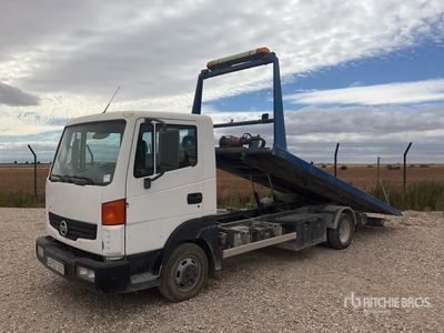2010 Nissan Atleon TK3.56 4x2 カーホーラ