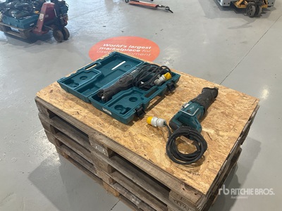 Quantity of (2) Makita Reciprocating Saw Divers - Outils à main