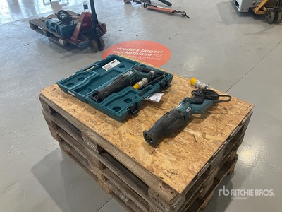 Quantity of (2) Makita Reciprocating Saw Divers - Outils à main