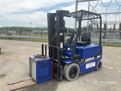 2006 Cat EP25K-PAC 2500 kg Electric Forklift (Inoperable)