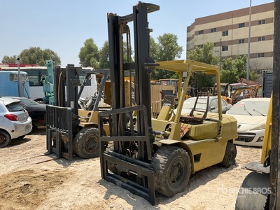 Mitsubishi FD40 4 ton Forklift (Inoperable)