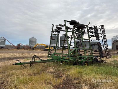 John Deere 680 40 ft Cultivateur