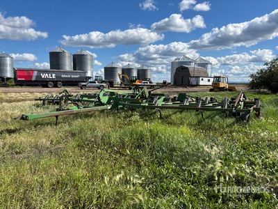 John Deere 680 40 ft Cultivator