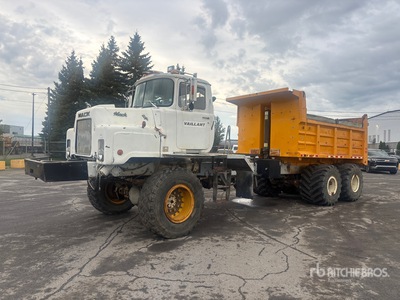 1989 Mack DMM6906EX 6x6 Off-Highway Camion à benne basculante D/E