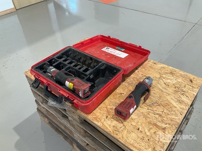 Quantity of (2) Novopress ACO202 Crimper Divers - Outils à main