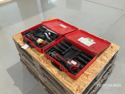 Quantity of (2) Novopress ACO102 Crimper Divers - Outils à main