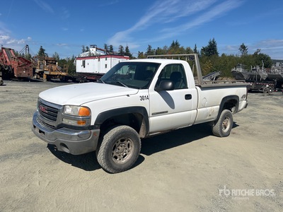 2005 GMC Sierra 2500HD 4x4 Pickup