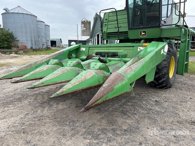 John Deere 443 4 Row Corn Maaikop