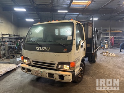 2005 Isuzu NPR 4x2 Camion à Plateau