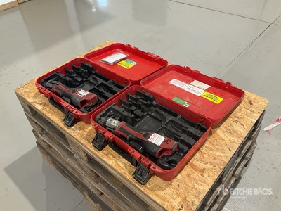 Quantity of (2) Novopress ACO102 Crimper Divers - Outils à main