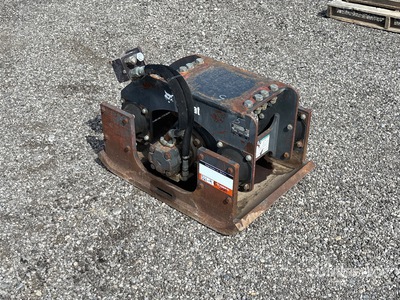 Bobcat Vibratory Plate Tamper エクスカベーター用アタッチメント - その他
