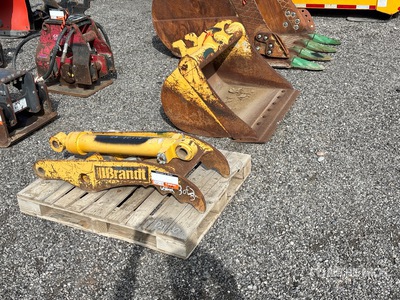 43 in Cleanup Excavator Bucket - Fits John Deere 60G