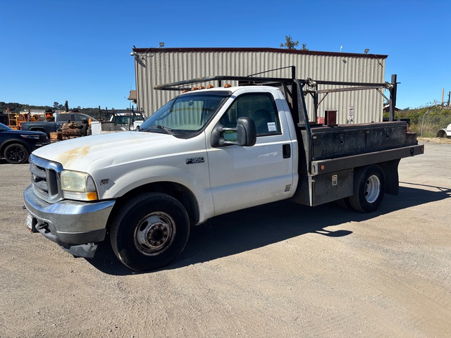 2003 Ford F-350 XL 4x2 Flatbed Truck