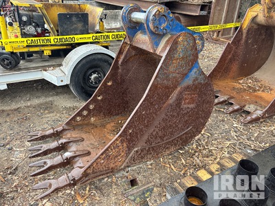 36 in Excavator Bucket - Fits Cat 330/326