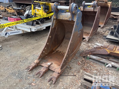 30 in Excavator Bucket - Fits Cat 330/326