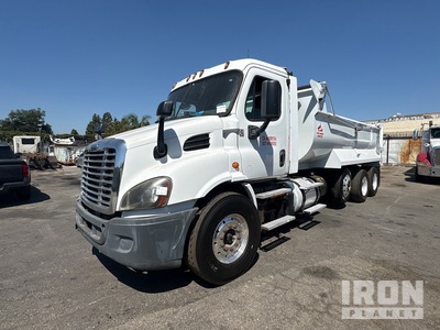 2015 Freightliner Cascadia 113 6x4 Camion à benne basculante D/E