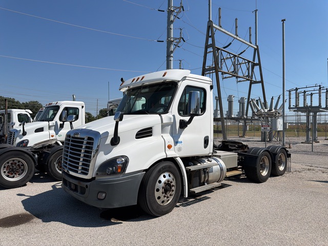 2020 Freightliner Cascadia 113 6x4 T/A Day Cab Truck Tractor