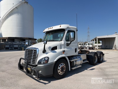 2020 Freightliner Cascadia 113 6x4 T/A Day Cab Truck Tractor