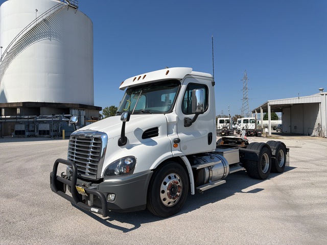 2020 Freightliner Cascadia 113 6x4 T/A Day Cab Truck Tractor