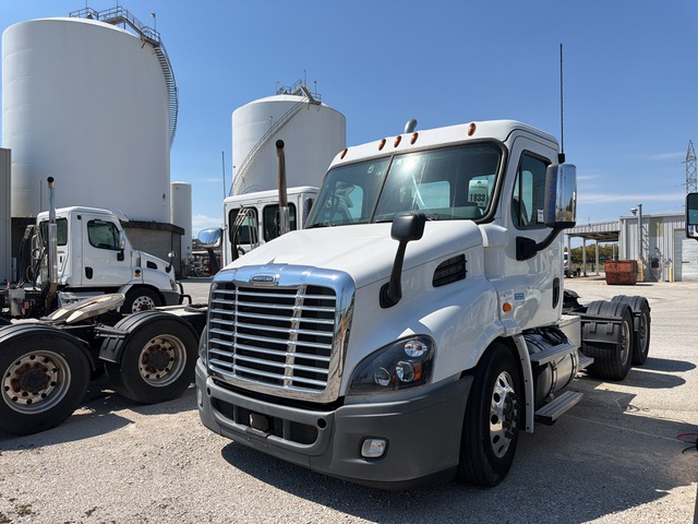 2020 Freightliner Cascadia 113 6x4 T/A Day Cab Truck Tractor
