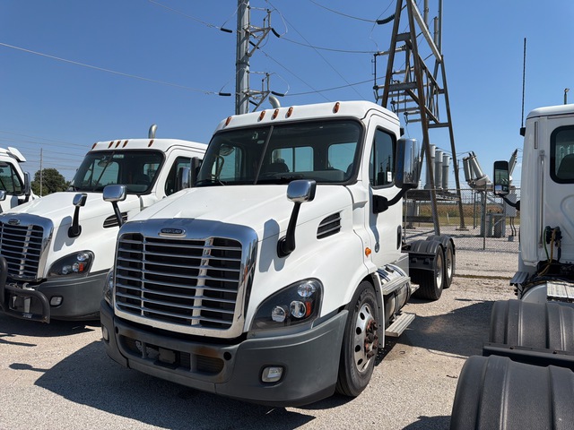2019 Freightliner Cascadia 113 6x4 T/A Day Cab Truck Tractor