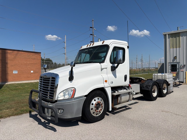 2015 Freightliner Cascadia 125 6x4 T/A Day Cab Truck Tractor