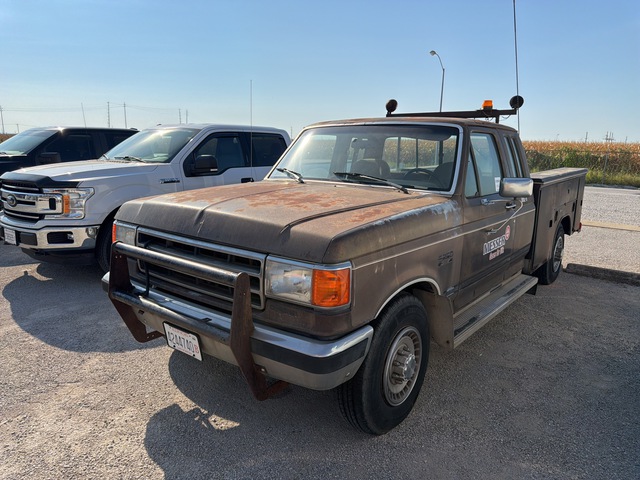 1989 Ford F-250 XLT 4x2 Extended Cab Utility Truck