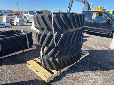 Quantity of (2) Rubber 762 x 152.4 x 42 Tracks (Unused)