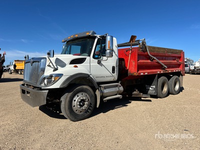 2009 International 7500SBA 6x4 Camión con pala para nieve
