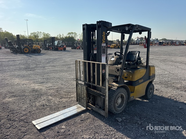 Yale GLP060MXNEAE087 5700 lb Pneumatic Tire Forklift