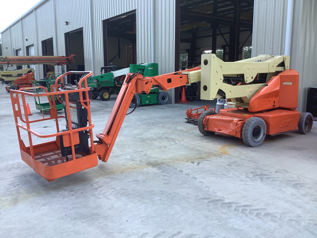 2005 JLG E400AJPN Electric Articulating Boom Lift 2005 JLG E400AJPN Electric Articulating Boom Lift