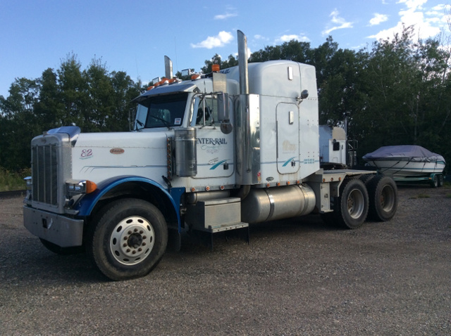 2000 Peterbilt 379 T/A Winch Truck