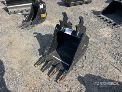 Diesel Equipment 35CL 18 in HD Tooth Excavator Bucket - Fits 40 mm