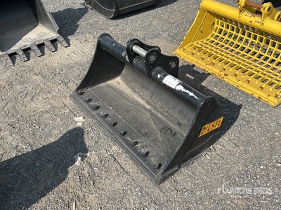 Diesel Equipment 35CL 42 in Hyrdraulic Tilt Ditch Cleaning BOCE Excavator Bucket - Fits 40 mm